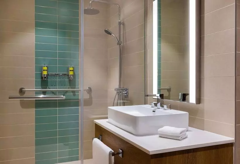 هتل Element Dubai Airport