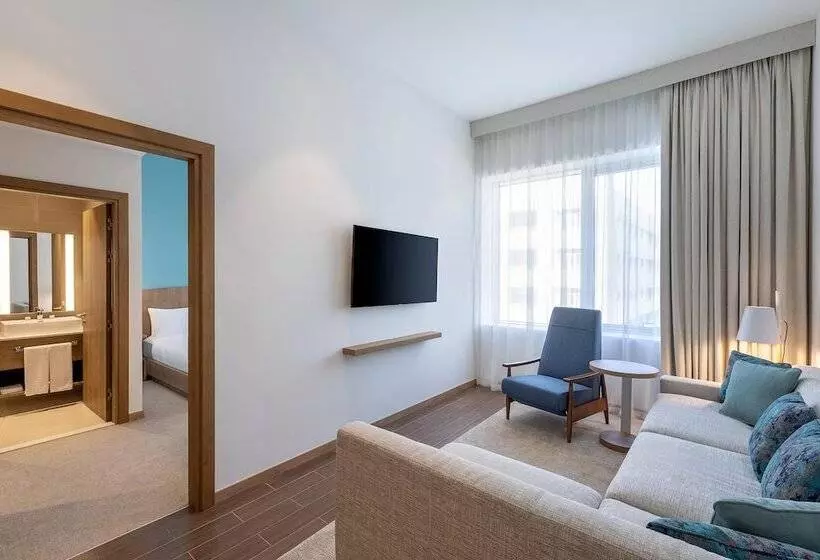 هتل Element Dubai Airport