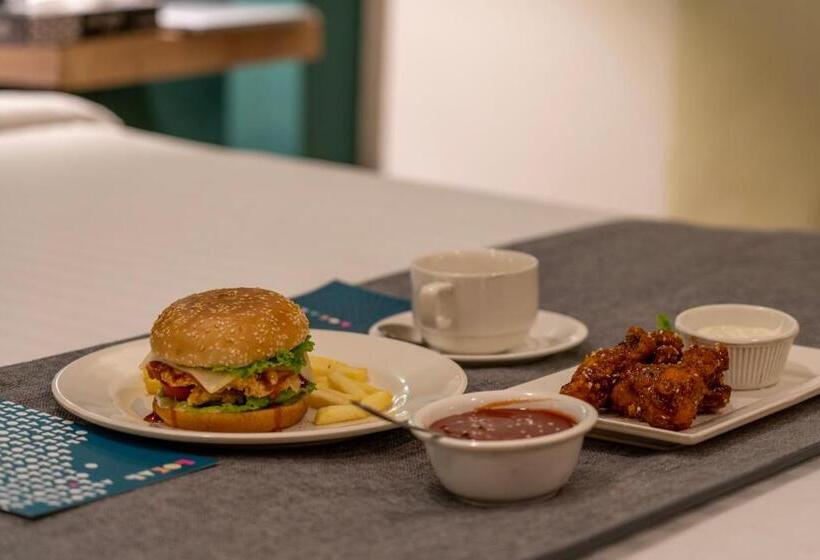 هتل Lokal Rooms X Swat River