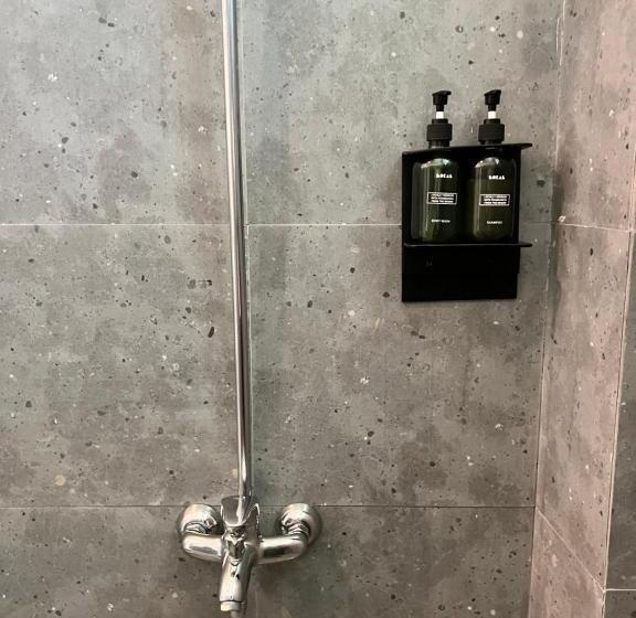 هتل Lokal Rooms X Swat River