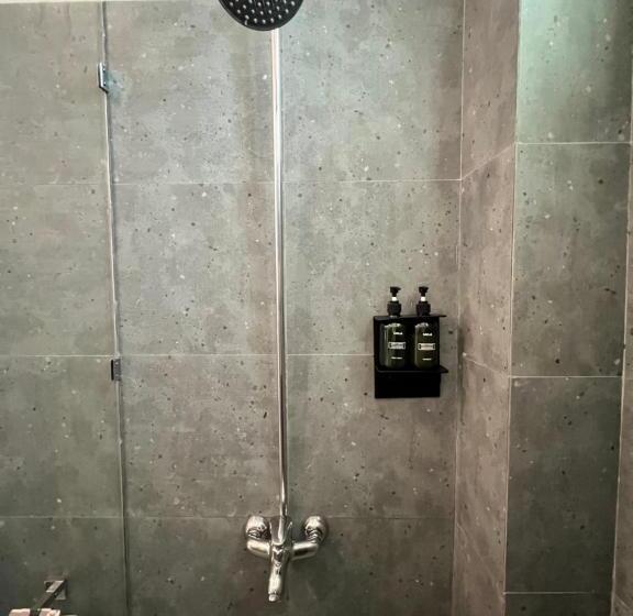 هتل Lokal Rooms X Swat River