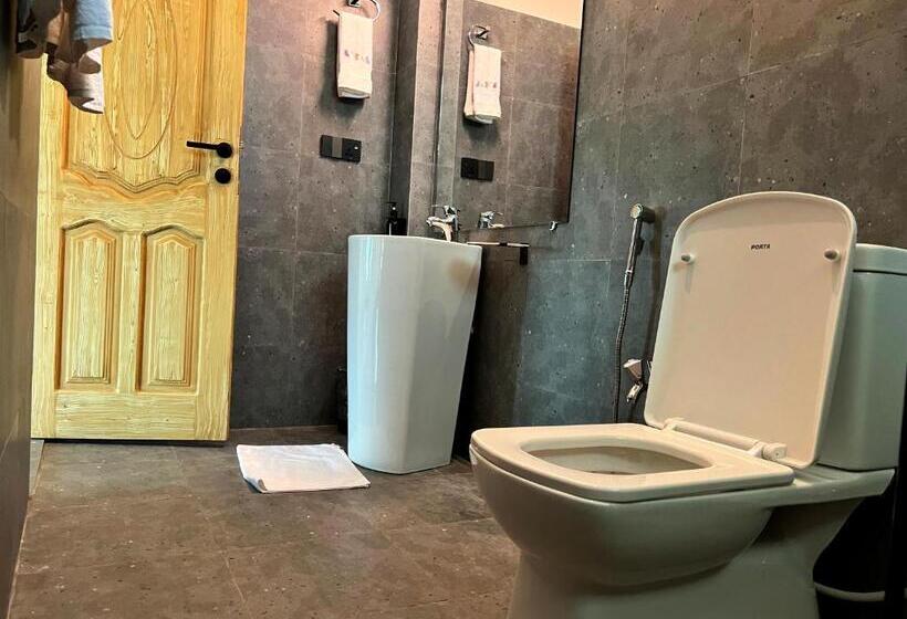 هتل Lokal Rooms X Swat River