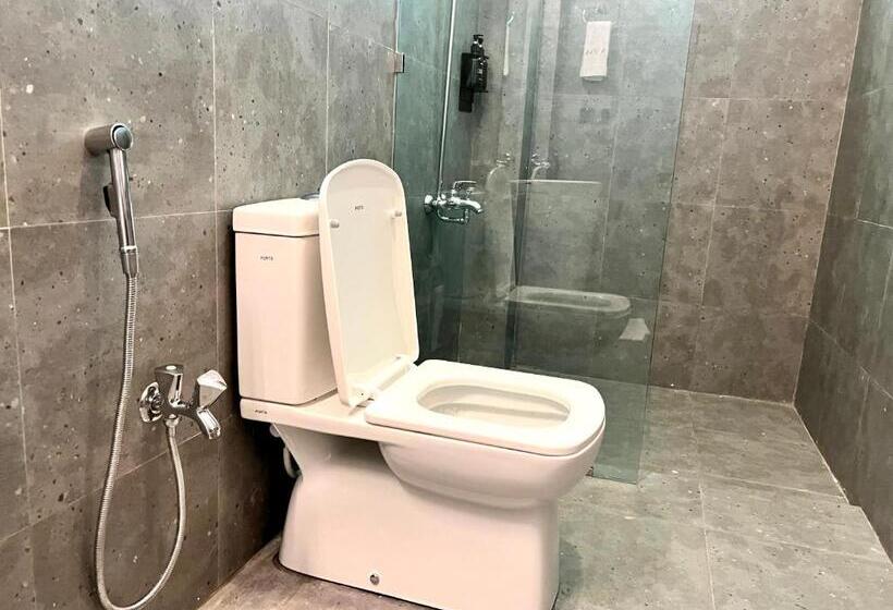 هتل Lokal Rooms X Swat River