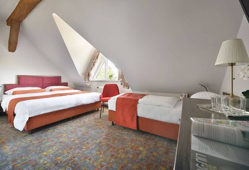 בית מלון כפרי Maximilian Lifestyle Resort