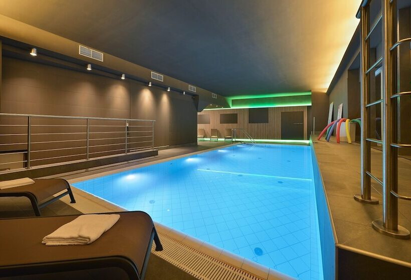 בית מלון כפרי Maximilian Lifestyle Resort