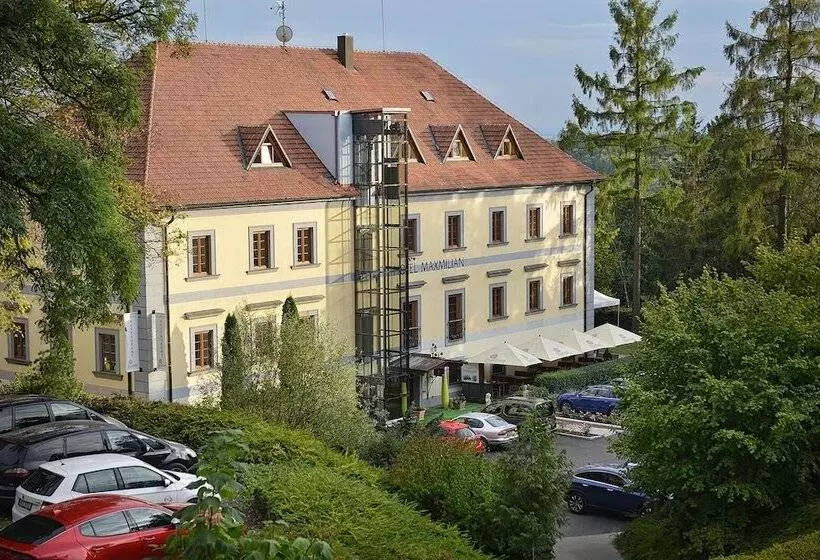 호텔 Maximilian Lifestyle Resort