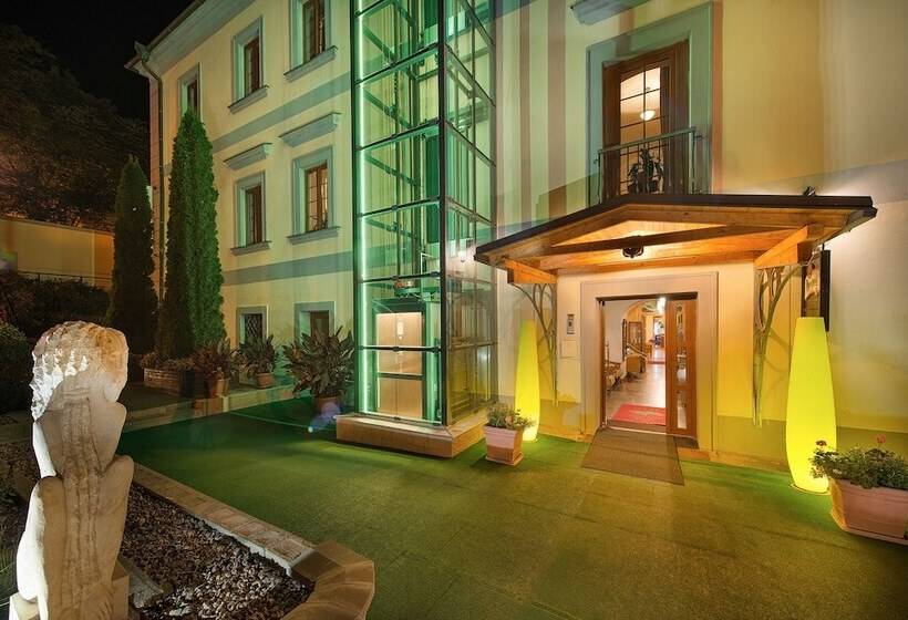 בית מלון כפרי Maximilian Lifestyle Resort