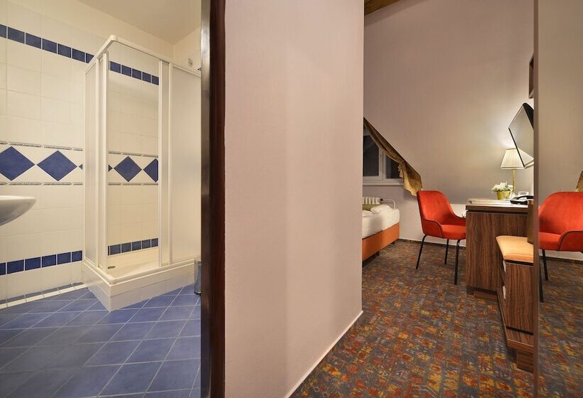 בית מלון כפרי Maximilian Lifestyle Resort