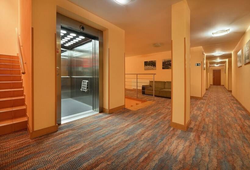 בית מלון כפרי Maximilian Lifestyle Resort