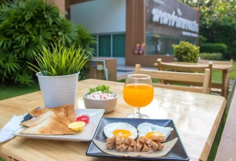 Отель Nanachart Bangsaen