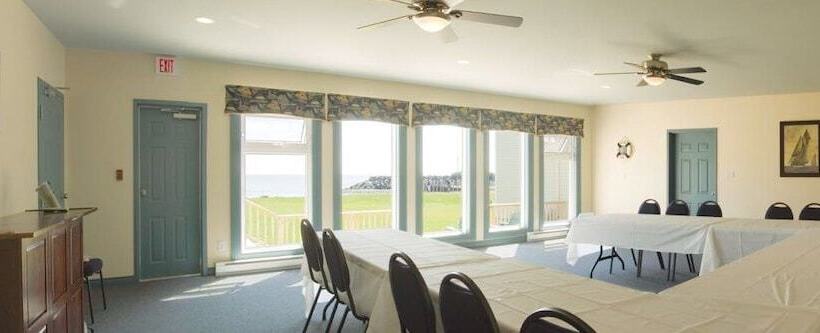 فندق Parkland Village Inn