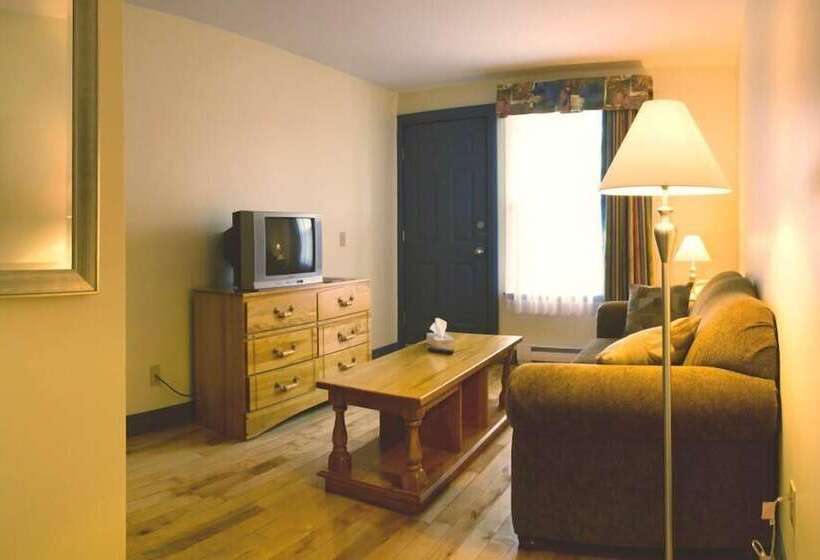 فندق Parkland Village Inn