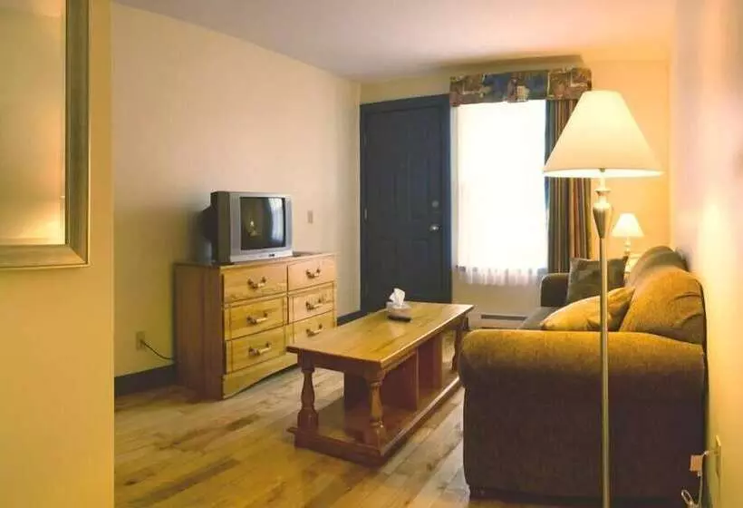 هتل Parkland Village Inn