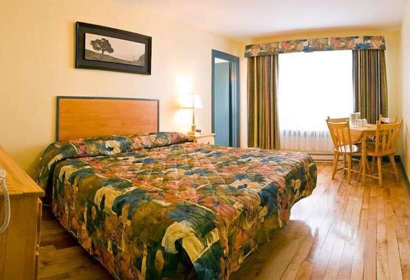 فندق Parkland Village Inn