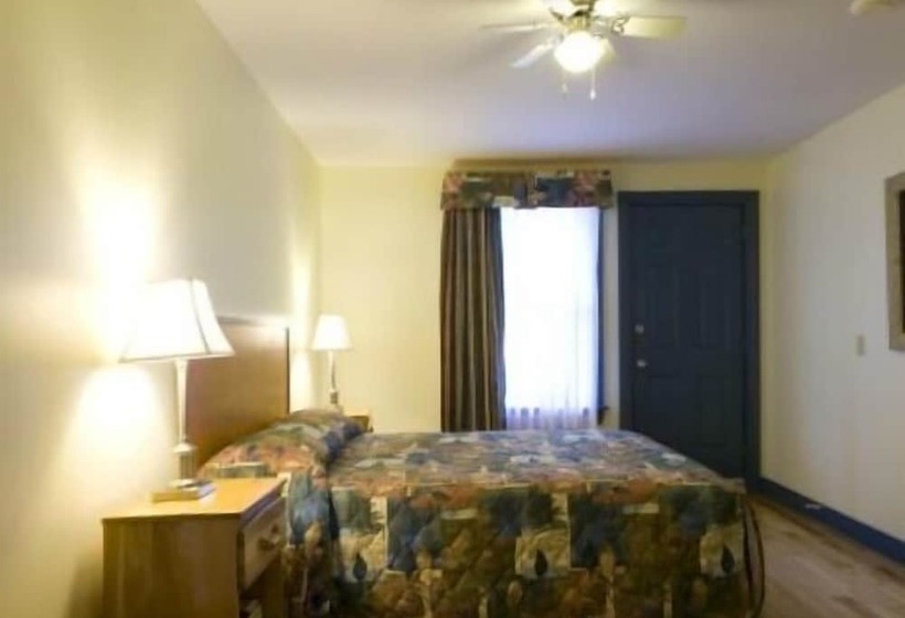 فندق Parkland Village Inn