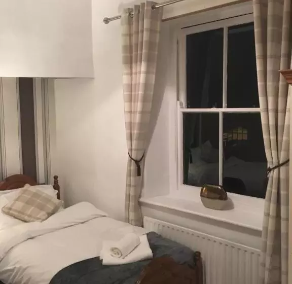 Отель The Dyvels Inn