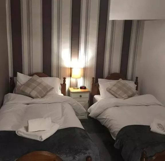 Отель The Dyvels Inn