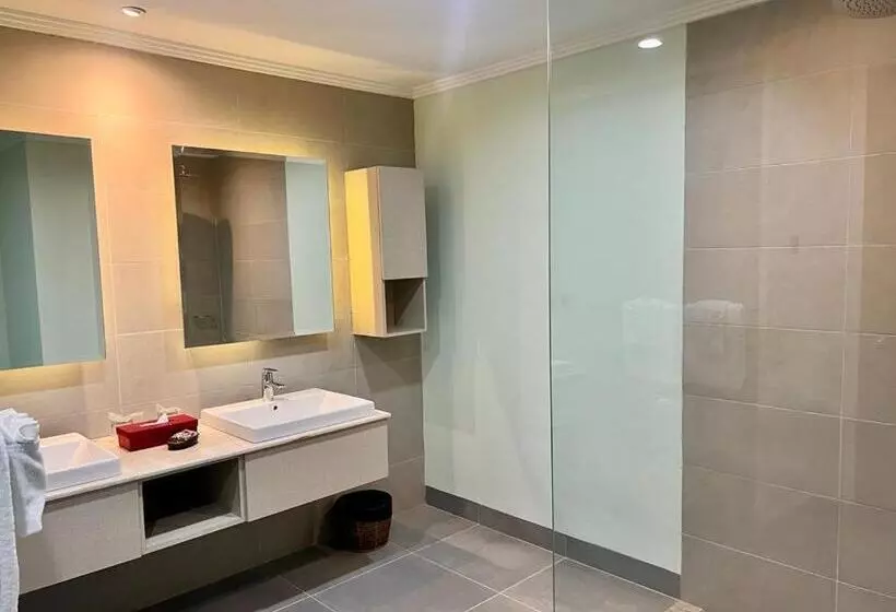 Peninsula Bay Resort