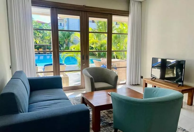 Peninsula Bay Resort