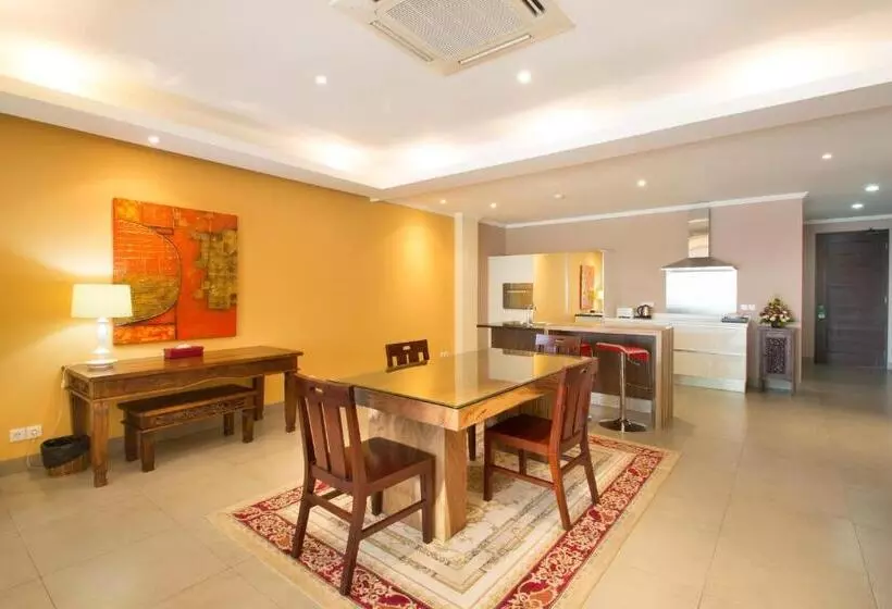 Peninsula Bay Resort