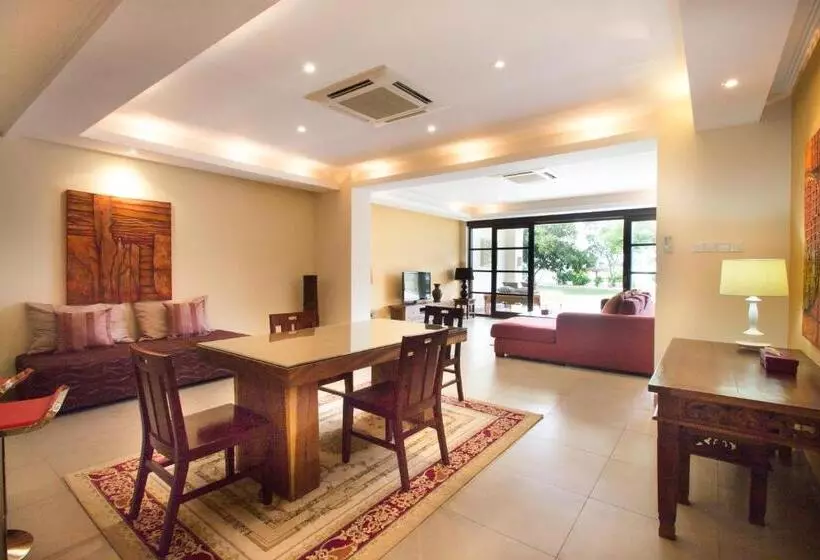 Peninsula Bay Resort