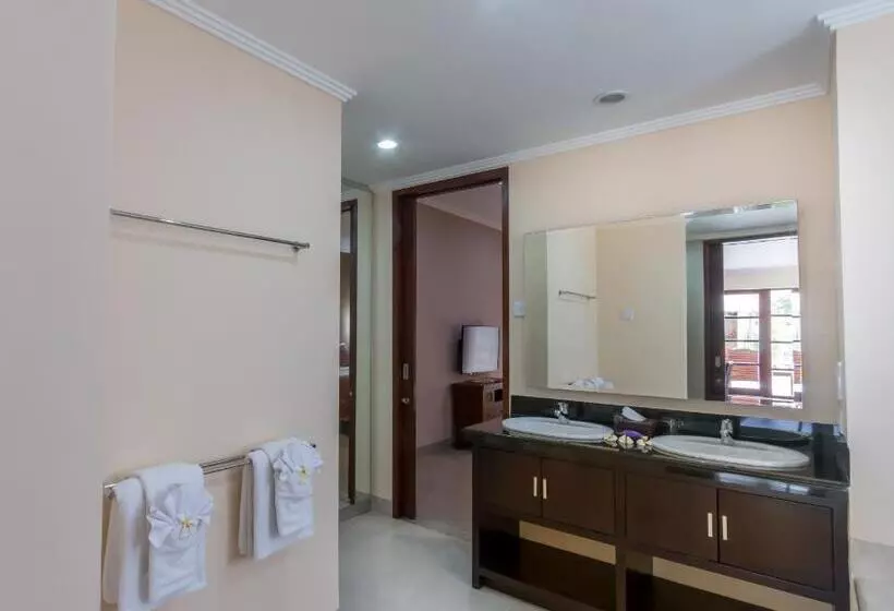 Peninsula Bay Resort