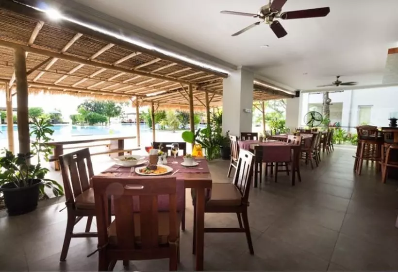 Peninsula Bay Resort