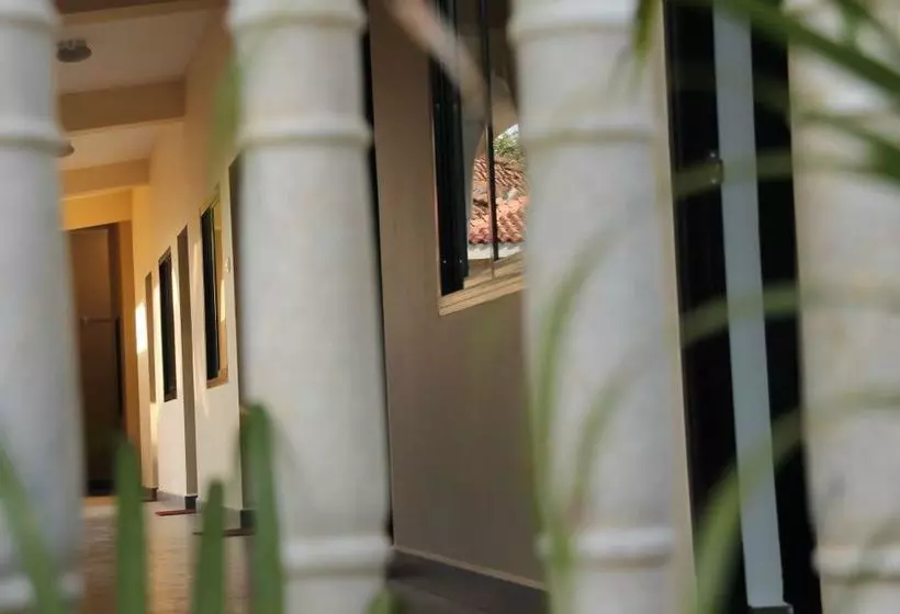 ペンション Vagator House