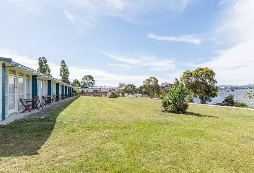 Riverfront Motel & Villas