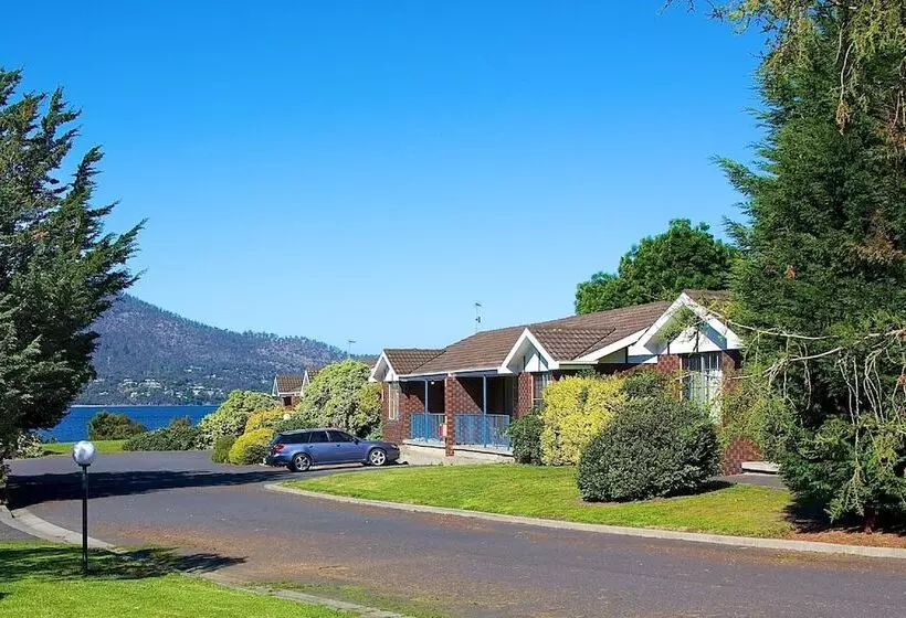 Riverfront Motel & Villas