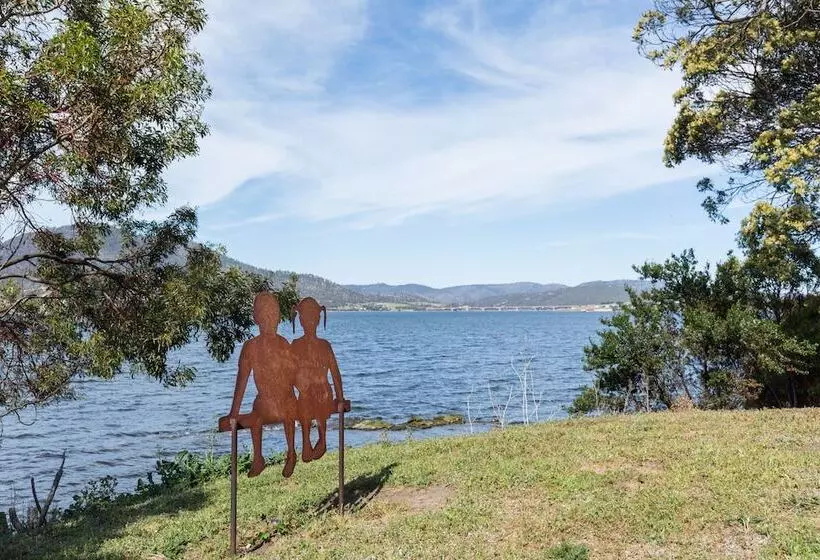 Riverfront Motel & Villas