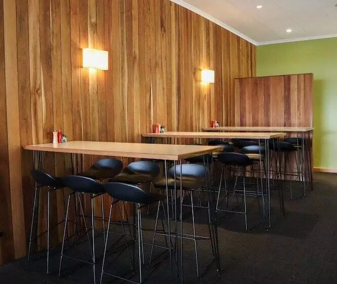 Riverfront Motel & Villas