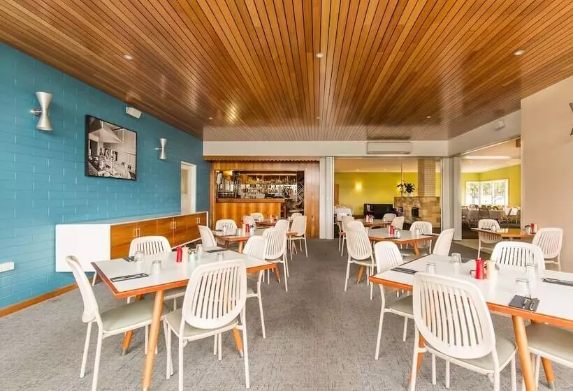 Riverfront Motel & Villas