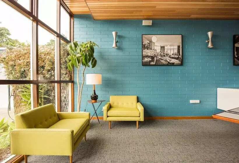 Riverfront Motel & Villas