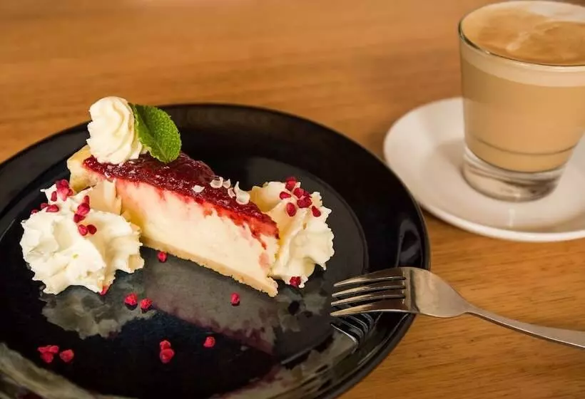 Riverfront Motel & Villas