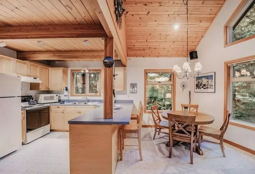 75sl   Wifi   Bbq   Pets Ok   Sleeps 6 2 Bedroom Home By Redawning