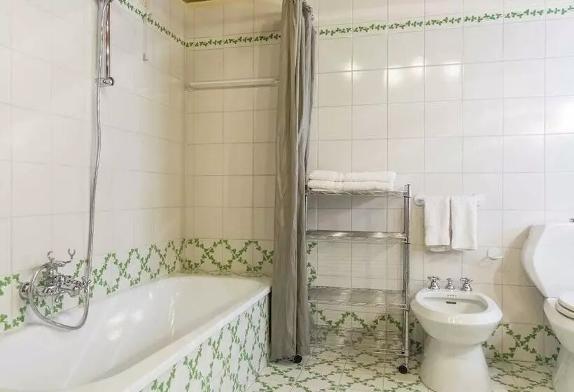 Hotelli Historic Venetian Style Castle In Piombino Dese With Pool