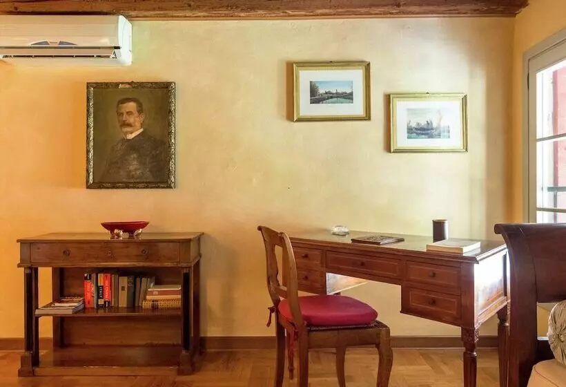 Hotelli Historic Venetian Style Castle In Piombino Dese With Pool