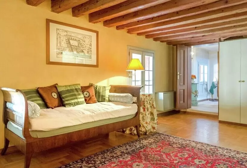 Hotelli Historic Venetian Style Castle In Piombino Dese With Pool