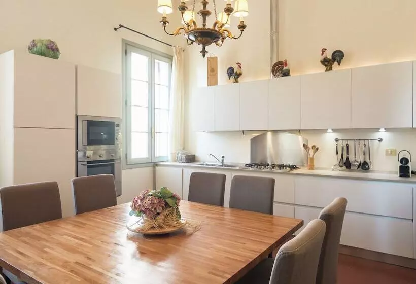 Hotelli Historic Venetian Style Castle In Piombino Dese With Pool