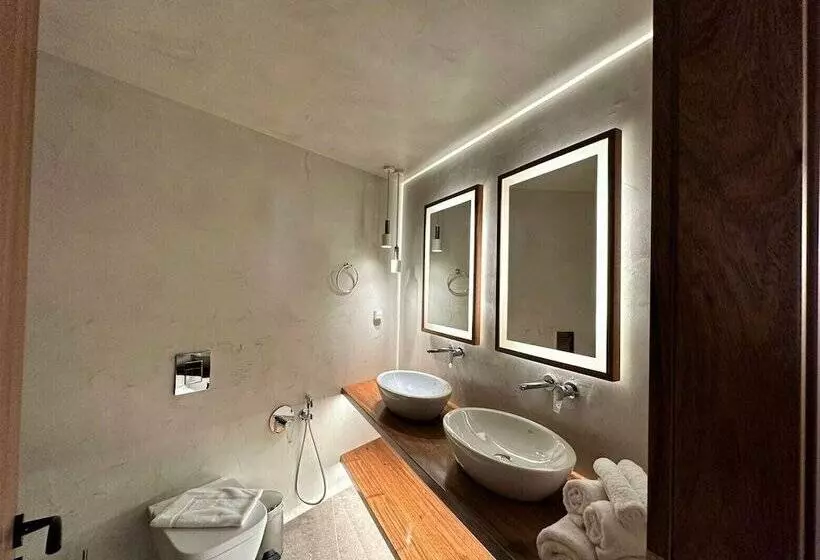 Hotelli Victoria Caves