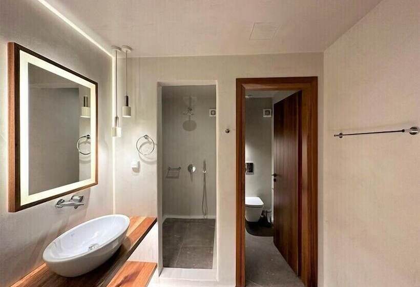 Hotel Victoria Caves