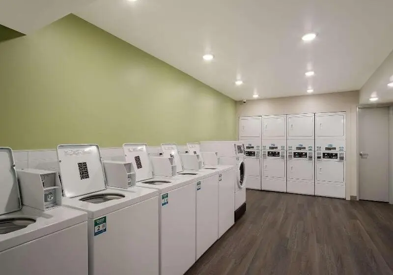 ホテル Woodspring Suites Grand Rapids Kentwood