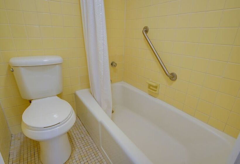 Majestic Hotel & Apartments