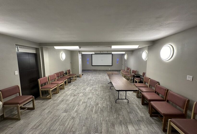 Мотель Rodeway Inn