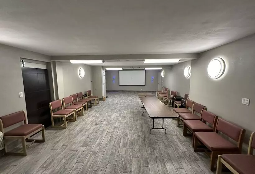 مُتل Rodeway Inn