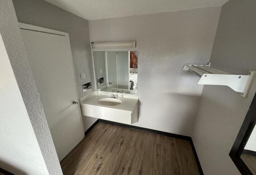 Мотель Rodeway Inn