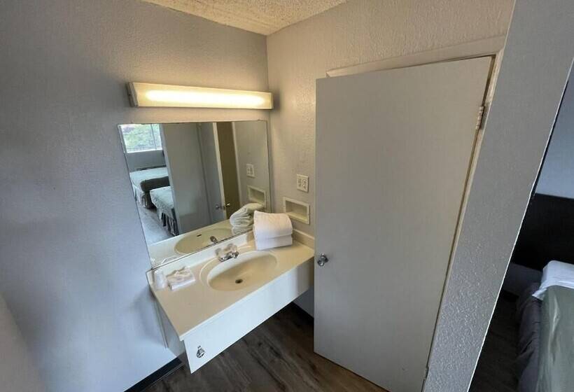 Мотель Rodeway Inn