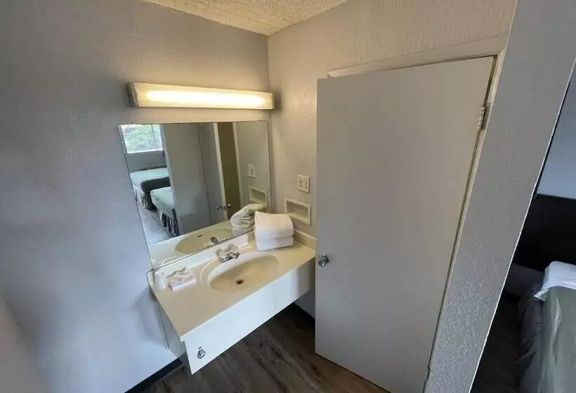 مُتل Rodeway Inn