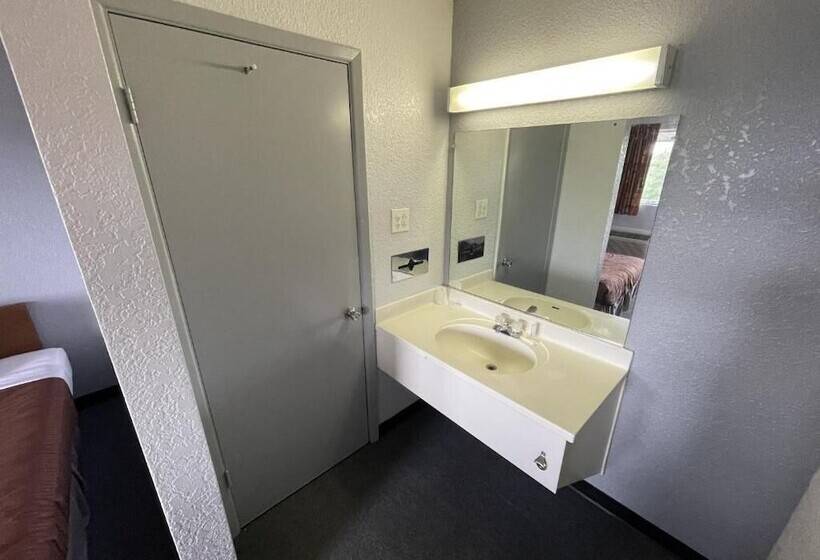 Мотель Rodeway Inn